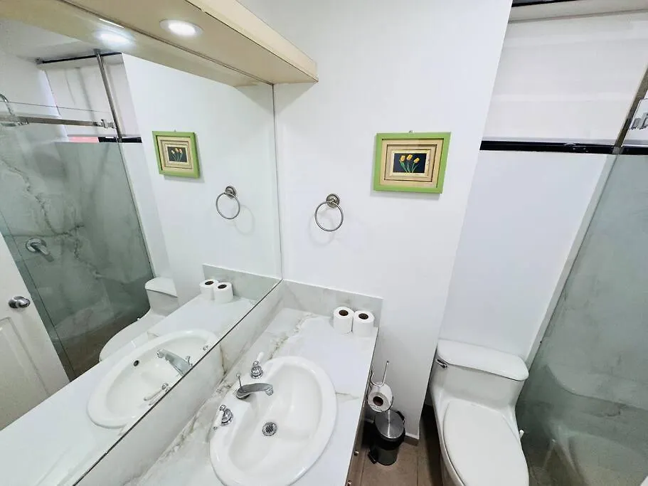 Departamento, Con Vista, Para 2 Personas, Wifi, Parqueadero Gratis Cubierto, Full Equipado, Lavadora, Secadora, Cerca De El Parque La Carolina 키토 0*,